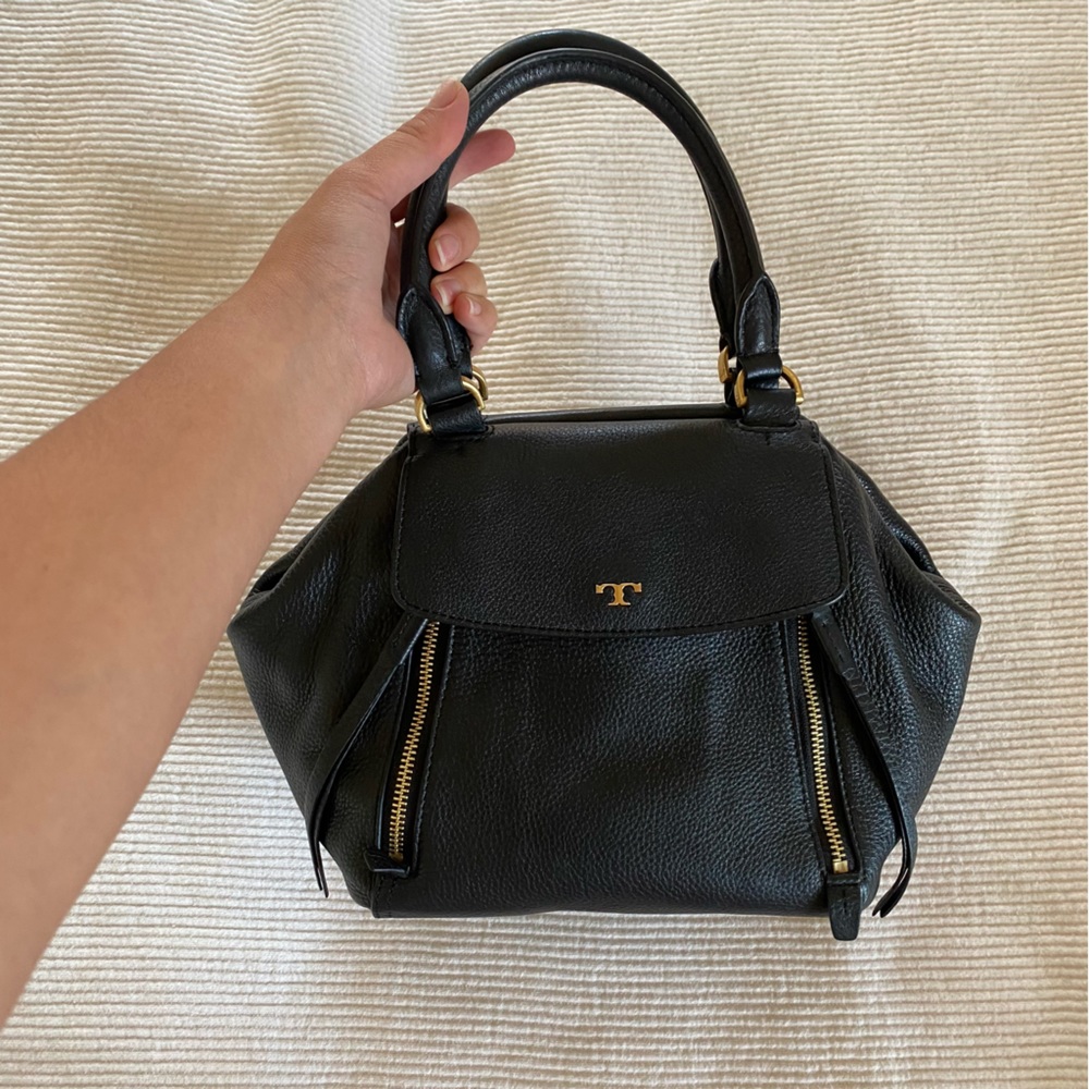 💛SOLD💛Tory Burch Half Moon Satchel Black